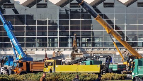 JEDNOJ OSOBI UKINUT PRITVOR, ZA DEVET PRODUŽEN: Viši sud u Novom Sadu doneo odluku za osumnjičene za pad nadstrešnice u Novom sadu JEDNOJ OSOBI UKINUT PRITVOR, ZA DEVET PRODUŽEN: Viši sud u Novom Sadu doneo odluku za osumnjičene za pad nadstrešnice u Novom sadu