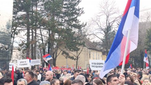 „PRESUDA DODIKU JE PRESUDA BiH“: Veliki miting podrške predsedniku Srpske u Banjaluci (FOTO/VIDEO)