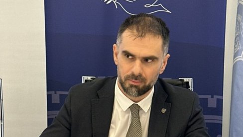 OGLASIO SE GRADONAČELNIK NOVOG SADA O DIVLJAKU KOJI URINIRALO PO CVEĆU: Ovakvo skrnavljenje mesta tragedije je apsolutno nedopustivo