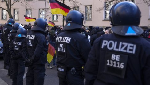 ODRŽANE LEVIČARSKE DEMONSTRACIJE U BERLINU:  Demonstranti udarili na snage reda, povređeno osam policajaca