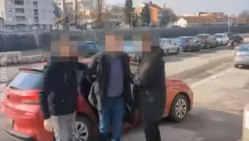 POGLEDAJTE KAKO JE UHAPŠEN NENAD STANKOVIĆ: Sa lisicama na rukama uveden u policijsku stanicu (VIDEO)