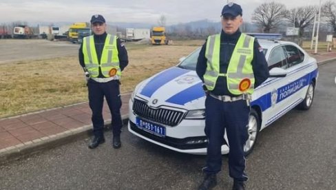 DETE GUBILO SVEST, UPLAŠENA MAJKA TRAŽILA POMOĆ: Brzom reakcijom dvojice policajaca spasen mu život