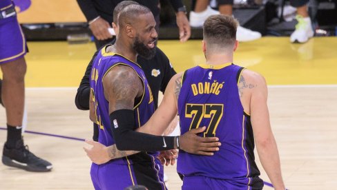 LUDILO U LOS ANĐELESU: Luka Dončić razigravao, Lebron leteo po terenu u pobedi Lejkersa (VIDEO)