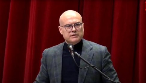 ВУЧЕВИЋ: Мудром политиком чувамо Републику Српску и Србију