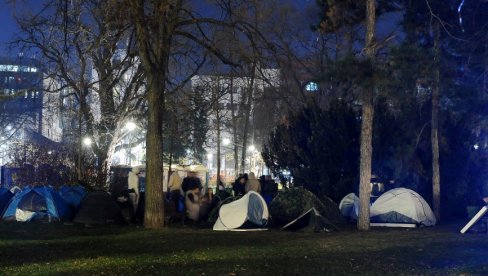 ULETEO SA NOŽEM MEĐU STUDENTE KOJI ŽELE DA UČE: Udario dva mladića pesnicom - Novi napad u Pionirskom parku