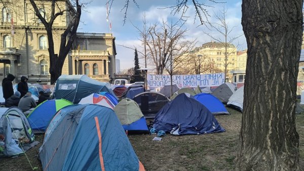 НОВОСТИ У ПИОНИРСКОМ ПАРКУ: Са студентима који желе да уче и немају ролекс (ВИДЕО)