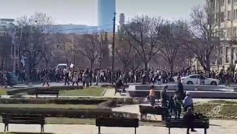 (ВИДЕО) Студенти блокадери блокирали делове Београда, Новог Сада и Крагујевца (ВИДЕО) Студенти блокадери блокирали делове Београда, Новог Сада и Крагујевца