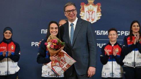 ZASTAVA SRBIJE I CVEĆE: Predsednik Vučić ugostio delegaciju BSS pred Svetsko prvenstvo u Nišu ZASTAVA SRBIJE I CVEĆE: Predsednik Vučić ugostio delegaciju BSS pred Svetsko prvenstvo u Nišu