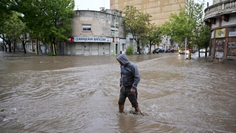 HITNA EVAKUACIJA: Obilna kiša pogodila argentinski grad Baija Blanku, nastradalo šest osoba HITNA EVAKUACIJA: Obilna kiša pogodila argentinski grad Baija Blanku, nastradalo šest osoba