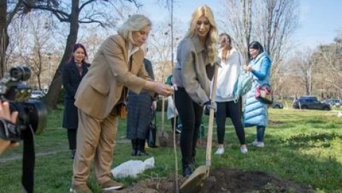 JOŠ 50 SADNICA U VRTU NADE: Jedinstveni park posvećen ženama koje se bore protiv karcinoma u Novom Beogradu