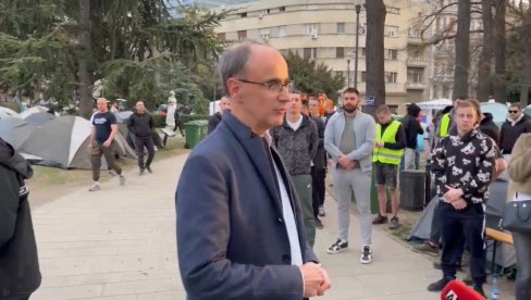 DRAGO MI JE DA VAS VIDIM OVDE Endokrinolog Đuro Macut podržao studente koji žele da uče (VIDEO)