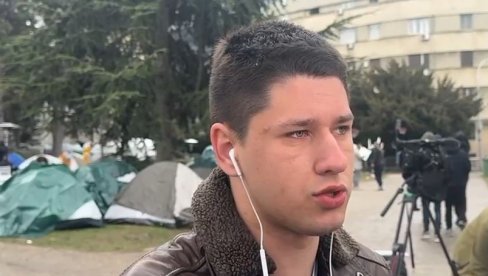 MI NISMO ZA NASILJE, MI SMO ZA DEMOKRATIJU: Student Miloš Pavlović o sinoćnim događajima (VIDEO)