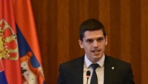 ПОД МЕНТОРСТВОМ ГРУХОЊИЋА СЕ ФОРМИРАЛА ТЕРОРИСТИЧКА ГРУПА НА ФИЛОЗОФСКОМ ФАКУЛТЕТУ Завишић раскринкао блокадерског професора ПОД МЕНТОРСТВОМ ГРУХОЊИЋА СЕ ФОРМИРАЛА ТЕРОРИСТИЧКА ГРУПА НА ФИЛОЗОФСКОМ ФАКУЛТЕТУ Завишић раскринкао блокадерског професора