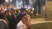 NASILJE BLOKADERA SE NASTAVLJA: Ponovo napadnuti studenti koji žele da uče (VIDEO)