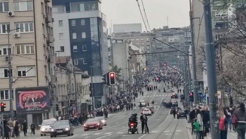 REDARI SKINULI PRSLUKE Ovo je kraj studentskog protesta! ŠTA GOD URADITE NEMA VEZE SA NAMA - poručili su!