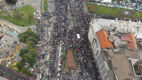 SLIKA IZ VAZDUHA: Evo koliko ljudi je na protestu blokadera (FOTO)