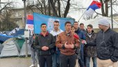 СТУДЕНТИ КОЈИ ЖЕЛЕ ДА УЧЕ И ДАЉЕ У ПИОНИРСКОМ ПАРКУ: Не одустају од захтева да се врате на факултете СТУДЕНТИ КОЈИ ЖЕЛЕ ДА УЧЕ И ДАЉЕ У ПИОНИРСКОМ ПАРКУ: Не одустају од захтева да се врате на факултете