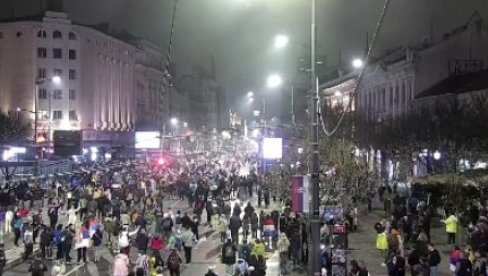 SNIMCI SIGURNOSNIH KAMERA SVE OBJAŠNJAVAJU: Analiza službi bezbednosti i razbijanje mita o zvučnom topu na protestu u subotu (VIDEO)