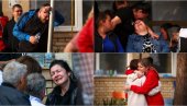 РОДИТЕЉИ ПОГИНУЛЕ ДЕЦЕ ФОРМИРАЛИ ЖИВИ ШТИТ: Не дозвољавају да се тела однесу на обдукцију РОДИТЕЉИ ПОГИНУЛЕ ДЕЦЕ ФОРМИРАЛИ ЖИВИ ШТИТ: Не дозвољавају да се тела однесу на обдукцију