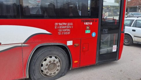 SKANDAL U REŽIJI OPOZICIJE: Buše gume na Lastinim autobusima koji prevozi radnike Kolubare - klasična diverzija (FOTO)