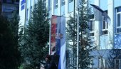 U SRPSKIM SREDINAMA NA KIM: Zastave na polja koplja zbog Dana žalosti U SRPSKIM SREDINAMA NA KIM: Zastave na polja koplja zbog Dana žalosti