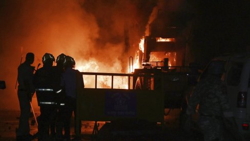 GORI  KUĆA U UMCI, URUŠIO SE KROV: Ima stradalih