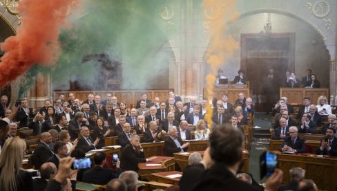 MAĐARSKA ZABRANILA GEJ PARADE: Opozicija pravila haos, ali novi zakon je usvojen