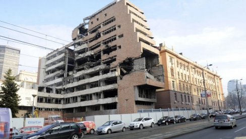 DOBRO JE DA SANU JOŠ UVEK POSTOJI: Kao veliki kritičari rušenja ruševina Generalštaba javili su se imenom i prezimenom i neki besmrtnici