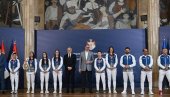 ХВАЛА ШТО СТЕ НАС УЧИНИЛИ ПОНОСНИМ, А НАЦИЈУ СРЕЋНОМ: Вучић са чланицама женске боксерске репрезентације Србије (ВИДЕО) ХВАЛА ШТО СТЕ НАС УЧИНИЛИ ПОНОСНИМ, А НАЦИЈУ СРЕЋНОМ: Вучић са чланицама женске боксерске репрезентације Србије (ВИДЕО)