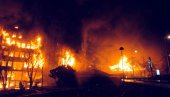 ONI SU NAM BOMBARDOVALI ZEMLJU Vučić: Da nam kliču i da nam kažu da su u pravu što ste nam ubili hiljade ljudi i oteli Kosovo? ONI SU NAM BOMBARDOVALI ZEMLJU Vučić: Da nam kliču i da nam kažu da su u pravu što ste nam ubili hiljade ljudi i oteli Kosovo?