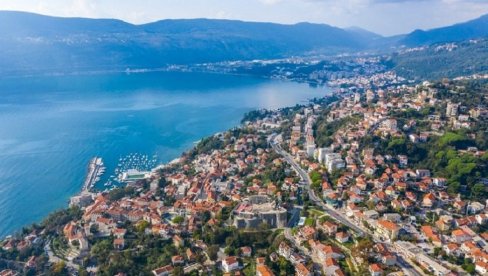 MORSKO DOBRO U PROBLEMIMA: Bez direktora stoje tenderi za zakup plaža, a poslovanje na trajektnom prelazu je ugroženo