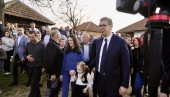 VUČIĆ U TOPLIČKOM OKRUGU: Predsednik obišao firmu za proizvodnju ambalaže „Andrejić d.o.o.“ (VIDEO)