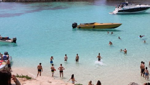 TURISTI SU SKORO UNIŠTILI OVO OSTRVO, ALI SADA JE KRAJ: Uvedena velika restrikcija - Ograničili broj ljudi koji mogu da dođu do njega