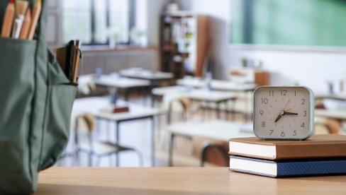 ОД 1. ЈАНУАРА НОВА ПРАВИЛА ЗА СРПСКЕ ЂАКЕ: Распусти скоро три недеље, биће их пет