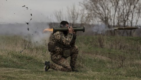 ФАЈНЕНШЕЛ ТАЈМС ОТКРИВА: Колико је милиона долара Украјина изгубила купујући оружје од превараната