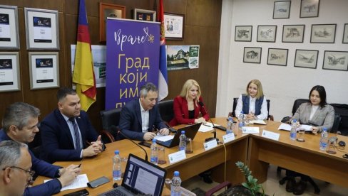 ПОМОЋ ПРИВАТНИМ ПРЕДУЗЕТНИЦИМА У ВРАЊУ: Добиће по 250 000 динара
