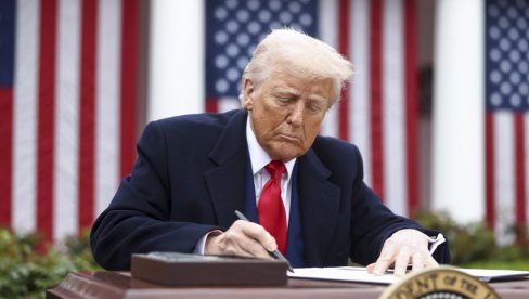 TRAMP POTPISUJE IZVRŠNU NAREDBU: Totalno se menja američka politika prema Siriji