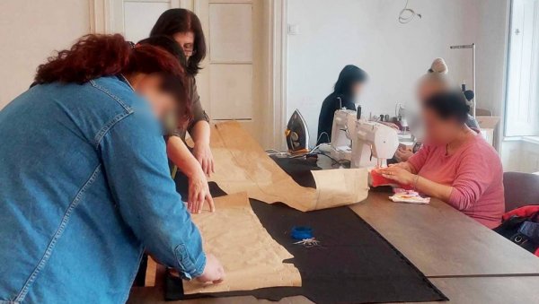 ЗАНАТ ЗА НОВИ ЖИВОТ: Пројекат економског оснаживања жена обухватио 12 жртава насиља са територије Вршца ЗАНАТ ЗА НОВИ ЖИВОТ: Пројекат економског оснаживања жена обухватио 12 жртава насиља са територије Вршца
