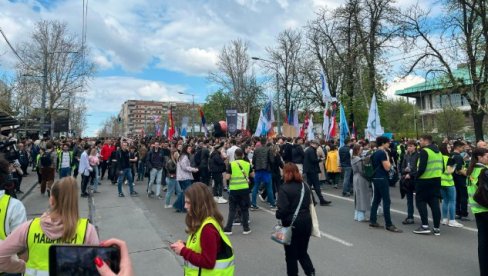 ГОДИНУ ДАНА ПУМПАЛИ ЗА БЛОКАДЕ ФАКУЛТЕТА Сада поручују: То би било самоубиство за наше образовање