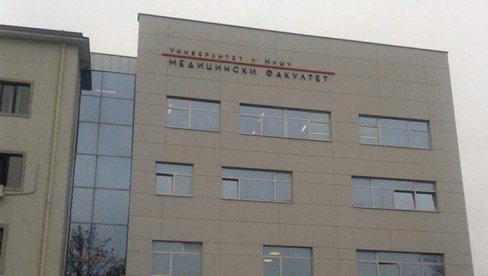 ШАЧИЦА БЛОКАДЕРА ФОТЕЉАША У НИШУ МАЛТРЕТИРА СТУДЕНТЕ И ПРОФЕСОРЕ: Ушли у Клинику за стоматологију евидентирају који професор ради!