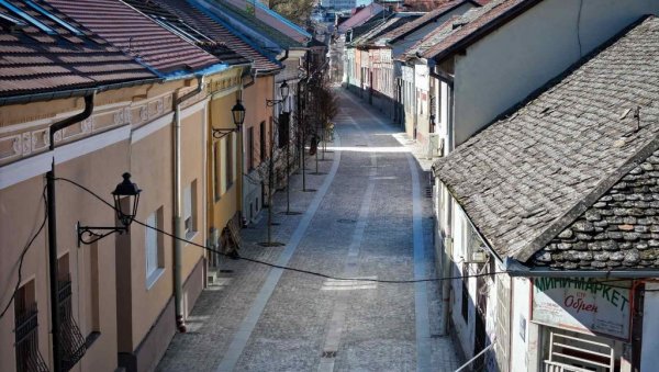 НОВИ СЈАЈ СТАРОГ КВАРТА: Напредује уређење Алмашког краја, најстаријег дела Новог Сада НОВИ СЈАЈ СТАРОГ КВАРТА: Напредује уређење Алмашког краја, најстаријег дела Новог Сада