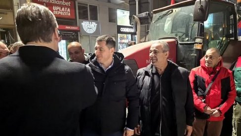 СРПСКИ ДОМАЋИНИ СТИГЛИ У БЕОГРАД: Председник Вучић их дочекао у 2 сата ујутру (ФОТО/ВИДЕО)