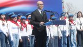 МИСЛЕ ДА ЋЕ ВУЧИЋ РАСПИСАТИ ИЗБОРЕ АКО БЛОКИРАЈУ 50 РАСКРСНИЦА?! НЕЋЕ! Вучевић: 15-20 хиљада људи блокира шест и по милиона становника