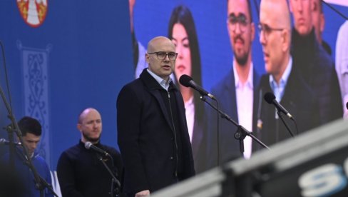 ХОЋЕ ДА УКИНУ ШКОЛСКО ЗВОНО И УПИСИВАЊЕ ОЦЕНА У ДНЕВНИК?!: Лидер СНС Милош Вучевић затечен сулудим захтевима блокадера (ВИДЕО)
