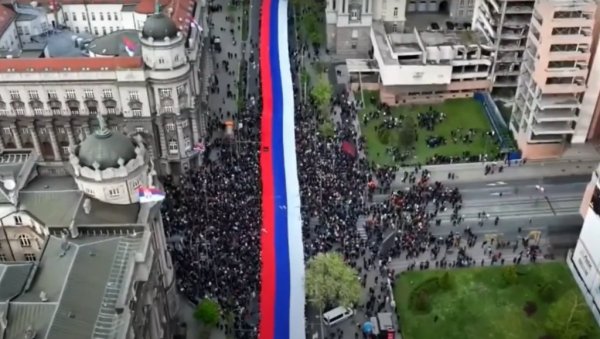 НОВОСТИ САЗНАЈУ: Најдужа српска застава која је била на скупу у Београду биће и у Нишу НОВОСТИ САЗНАЈУ: Најдужа српска застава која је била на скупу у Београду биће и у Нишу