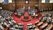 НА ДНЕВНОМ РЕДУ 46 ТАЧАКА: Почела ванредна седница Скупштине Србије (ВИДЕО)