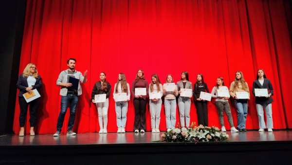 ОПШТИНСКА СМОТРА РЕЦИТАТОТА: Најбољи одлазе на окружну смотру (ФОТО)