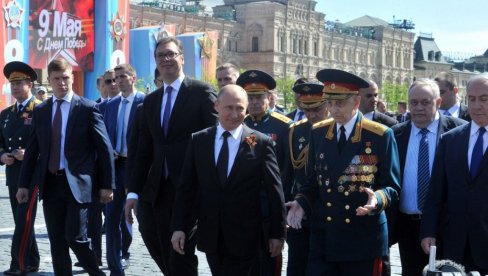НЕМА ПОПУШТАЊА ПОД ПРИСТИЦИМА: Вучић иде у Москву - Спреман да ми се небо сручи на главу