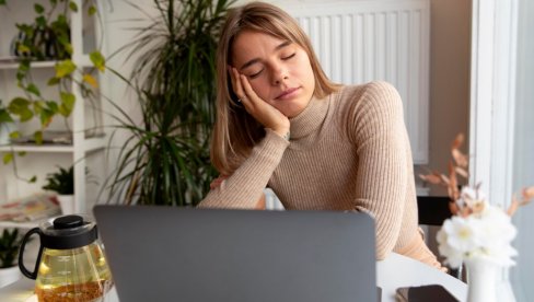 СВЕ ЈЕ У ГЛАВИ: Ова навика може да ублажи умор као додатни сат спавања