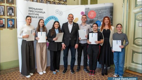 ZA STIPENDIJE VIŠE OD 21 MILIONA: Zrenjanin ulaže u obrazovanje mladih ZA STIPENDIJE VIŠE OD 21 MILIONA: Zrenjanin ulaže u obrazovanje mladih